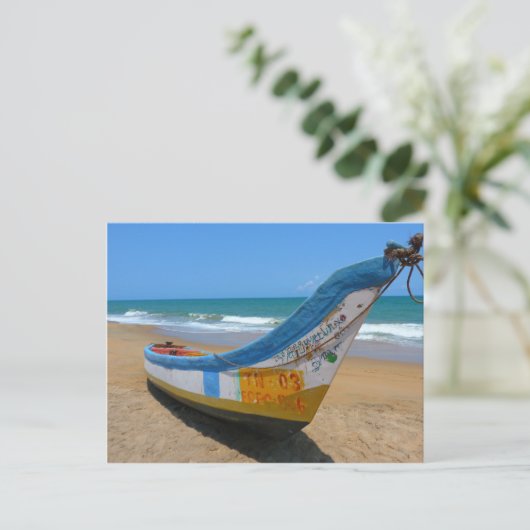 Farbenfrohe Boote am Sandstrand Postkarte (Stehend Vorderseite)