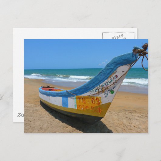 Farbenfrohe Boote am Sandstrand Postkarte (Vorne/Hinten)