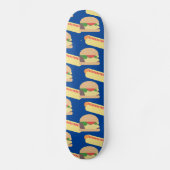 Farbenfrohe Burger Hotdog-Muster Name Skateboard (Vorderseite)