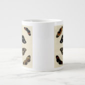 Farbenfrohe Butterfly-Medley auf Creme Background Jumbo-Tasse (Vorderseite)