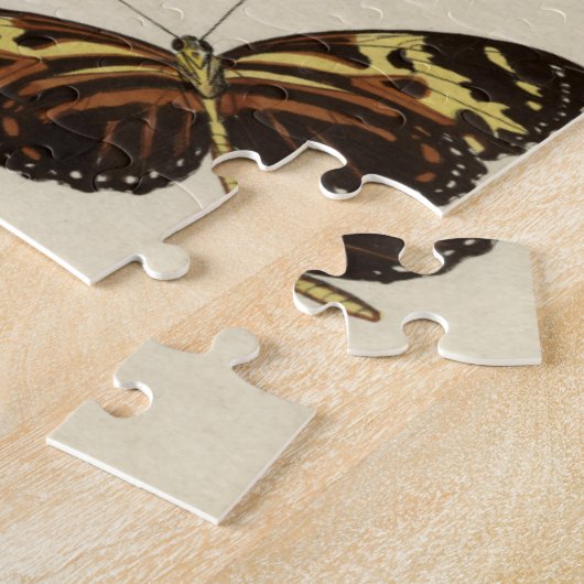 Farbenfrohe Butterfly-Medley auf Creme Background Puzzle (Seite)