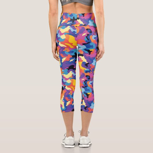 Farbenfrohe Camouflage Capri Leggings (Rückseite)