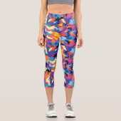 Farbenfrohe Camouflage Capri Leggings (Vorderseite)