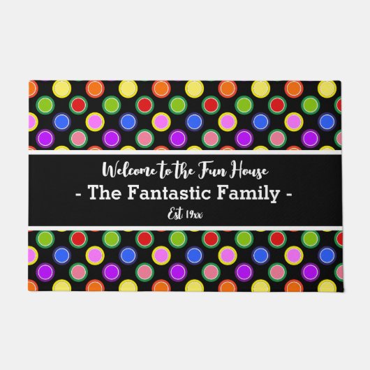 Farbenfrohe Candy Polka Dots auf schwarz Personali Fußmatte (Vorderseite)