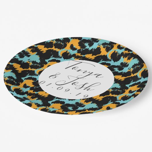 Farbenfrohe Cheetah Print Pattern Moderne Hochzeit Pappteller (Schrägansicht)