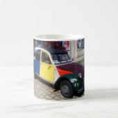 Farbenfrohe Citroen 2 CV Kaffeetasse (Mittel)