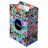 Farbenfrohe Confetti Abstrakt Mosaik Muster Neck T Mittlere Geschenktüte (Rückseite Schrägansicht)
