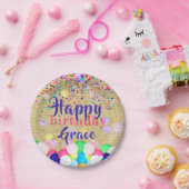 Farbenfrohe Confetti und Balloons glücklich zum Ge Pappteller (Party)