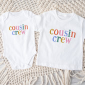 Farbenfrohe Cousin Crew passt zur Familie Baby T-shirt