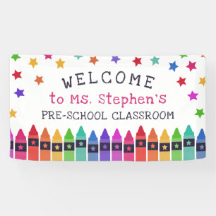 Farbenfrohe Crayons Stars Begrüßungslehrer im Klas Banner