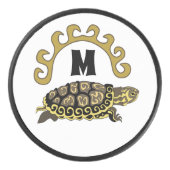 Farbenfrohe Cumberland Slide Turtle Monogram Eishockey Puck (Vorderseite)