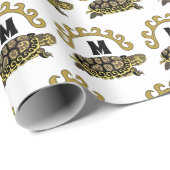 Farbenfrohe Cumberland Slide Turtle Monogram Geschenkpapier (Rolleneckpunkt)