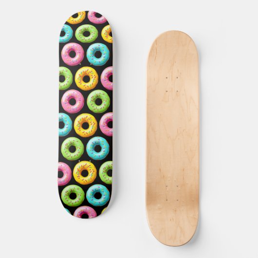 Farbenfrohe Donuts mit Sprinklen Skateboard (Vorderseite)