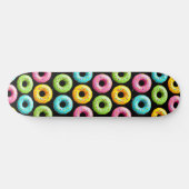 Farbenfrohe Donuts mit Sprinklen Skateboard (Horizontal)