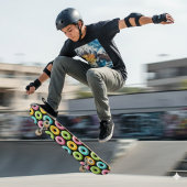 Farbenfrohe Donuts mit Sprinklen Skateboard