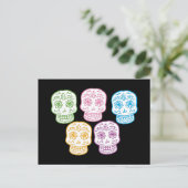 Farbenfrohe Doodle Skulls Postkarte (Stehend Vorderseite)