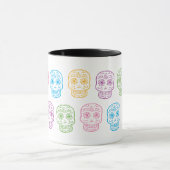 Farbenfrohe Doodle Skulls Tasse (Zentrum)