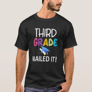 Farbenfrohe dritte Klasse nagelte es Grammatikschu T-Shirt