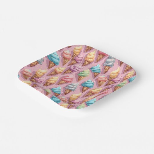 Farbenfrohe Eiscreme auf rosa Pappteller (Gewinkelt)