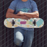 Farbenfrohe Eiscreme Sprinkles Muster Name Skateboard<br><div class="desc">Skateboard mit Eiscreme-Muster</div>