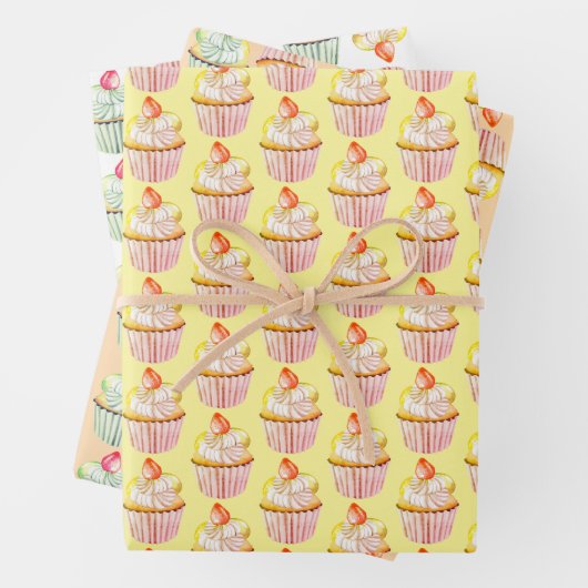 Farbenfrohe Erdbeere Topped Cupcake Muster Geschenkpapier Set (Beispiel)