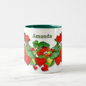 Farbenfrohe Erdbeeren personalisierbar Zweifarbige Tasse (Mittel)