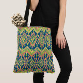 Farbenfrohe Ethnic Ikat Muster auf blau Tasche (Von Nahem)