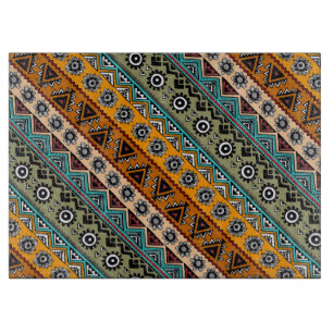 Farbenfrohe ethnische Azteken-Muster dekorieren Schneidebrett