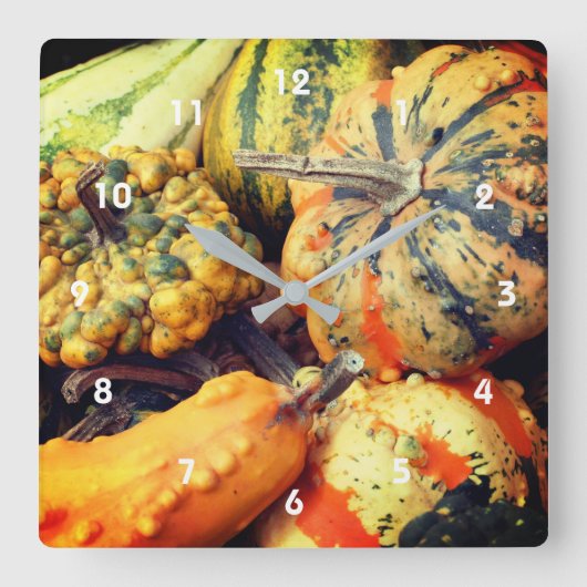 Farbenfrohe Extravagante Waren Nah  Quadratische Wanduhr (Vorderseite)