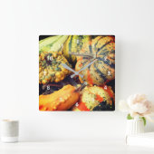 Farbenfrohe Extravagante Waren Nah  Quadratische Wanduhr (Zuhause)