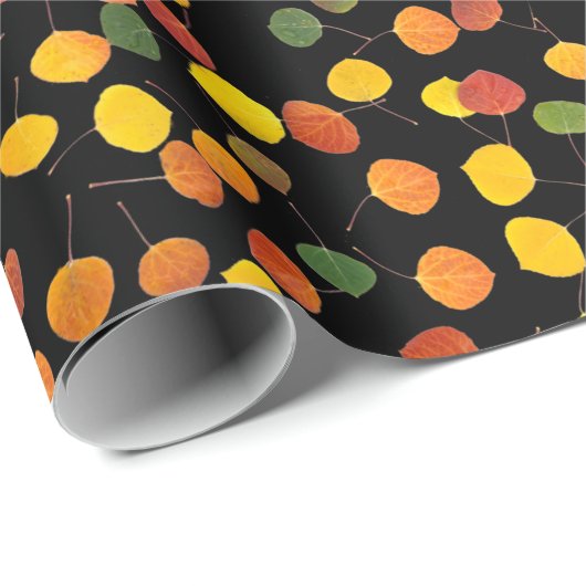 Farbenfrohe Fall Aspen Blätter über schwarzen Jede Geschenkpapier (Rolleneckpunkt)