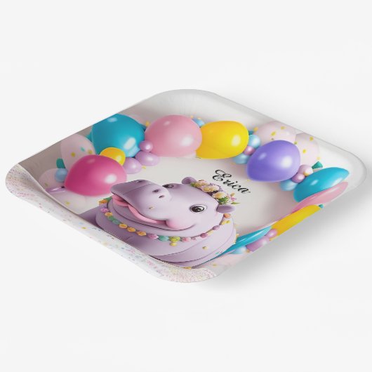 Farbenfrohe Feier mit Adorable Hippo Pappteller (Gewinkelt)