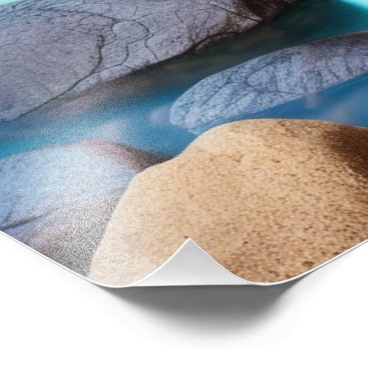 Farbenfrohe Felsen im türkisfarbenen Meer Fotodruck (Ecke)