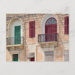 Farbenfrohe Fensterschneider auf Malta Postkarte