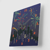 Farbenfrohe Feuerwerke über der Skyline der Stadt Quadratische Wanduhr (Winkel)