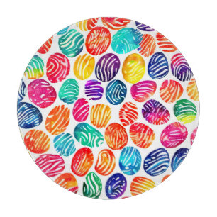 Farbenfrohe Fingerabdruckkunst Schneidebrett