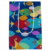Farbenfrohe Fische Abstraktes Muster Blau Mittlere Geschenktüte (Rückseite)