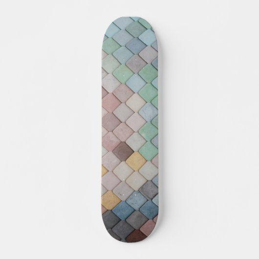 Farbenfrohe Fliesen Muster Skateboard (Vorne)