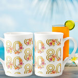 Farbenfrohe Flora 80. Geburtstag Gold Nummer 80 Pa Porzellantasse<br><div class="desc">Geburtstagsgeschenk Tasse mit farbenfrohen Mustern der Goldnummer 80 mit hübschen Blume dekoriert. Feminines und elegantes Design mit floralen Aquarellbildern in Rosa-Gelb-Orange und lila. Ideal für die 80. Geburtstagsfeier,  das Frühlings- oder Sommergeburtstag Lunch,  das Garden Tee Party etc.</div>