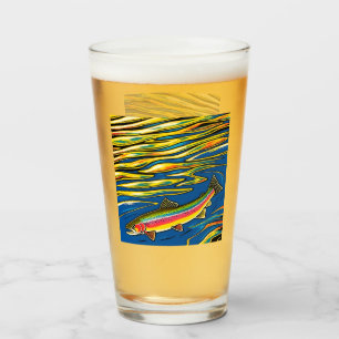 Farbenfrohe Forelle und Wasserarme Glas