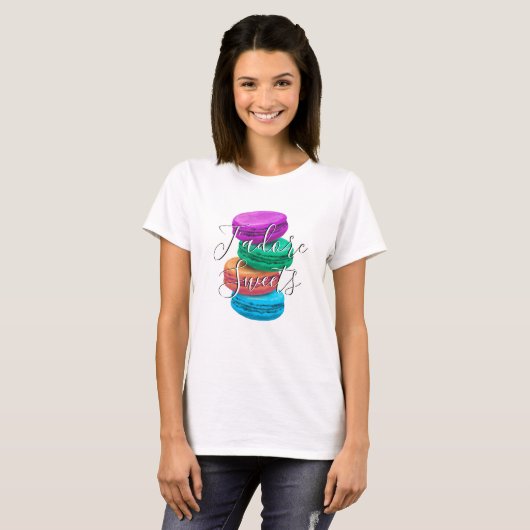 Farbenfrohe französische Macarons illustrieren Shi T-Shirt (Vorne ganz)