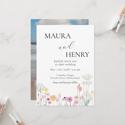 Farbenfrohe Frühlingsfest Wildblume Lässiges Foto  Einladung (Vorderseite/Rückseite Beispiel)