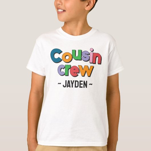 Farbenfrohe Fun Cousin Crew Personalisiert Name Ki T-Shirt (Vorderseite)