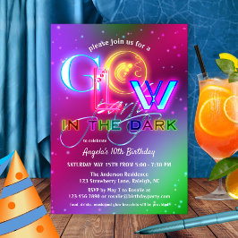Farbenfrohe Funkelleuchte am dunklen Geburtstag Einladung