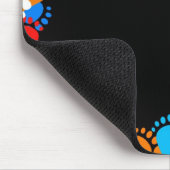 Farbenfrohe Fußabdrücke in schwarz Mousepad (Ecke)