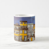 Farbenfrohe Gebäude im Ribeira Bezirk in Porto Kaffeetasse (Mittel)