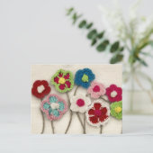 farbenfrohe gehäkelte Blumen Postkarte (Stehend Vorderseite)