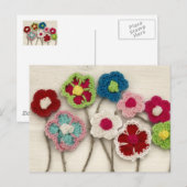 farbenfrohe gehäkelte Blumen Postkarte (Vorne/Hinten)