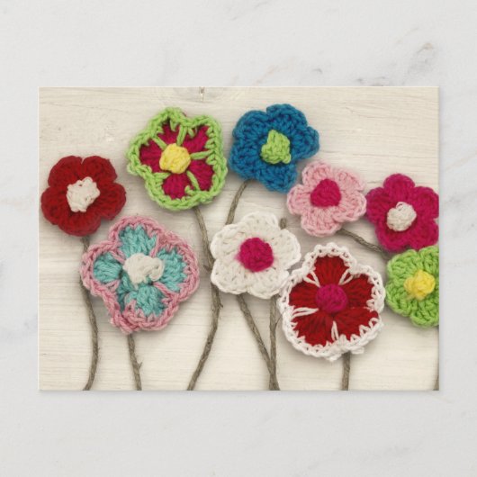 farbenfrohe gehäkelte Blumen Postkarte (Vorderseite)