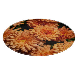 Farbenfrohe gelbe Blumen, gemildertes Glas Schneidebrett